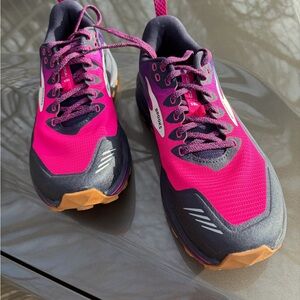 Brooks Women's Cascadia 16 trail runners